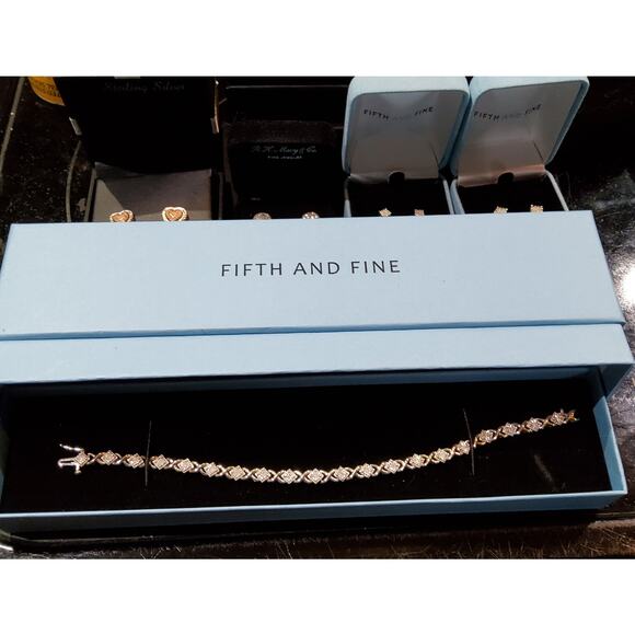 1/2 CT TW DIAMOND TENNIS BRACELET 7" XO SQUARE IN STERLING SILVER - Picture 6 of 9